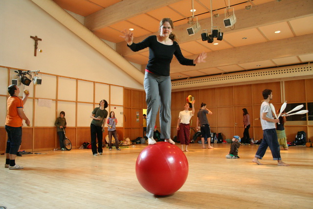 Mehr über den Artikel erfahren Juggling in vienna at the "1. Wiener Jonglierhimmel"