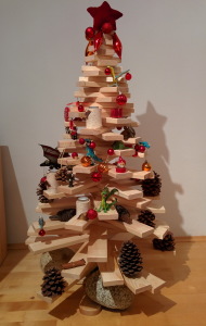 Read more about the article Unser selbstgebauter Holzchristbaum