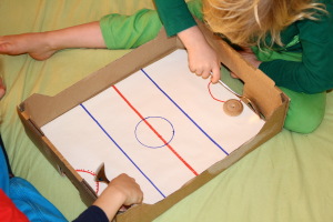 Read more about the article Selbstgemachtes Löffelhockey (DIY)