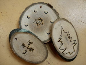 Mehr über den Artikel erfahren Selbstgemachte Adventsgeschenke mit dem Brennkolben