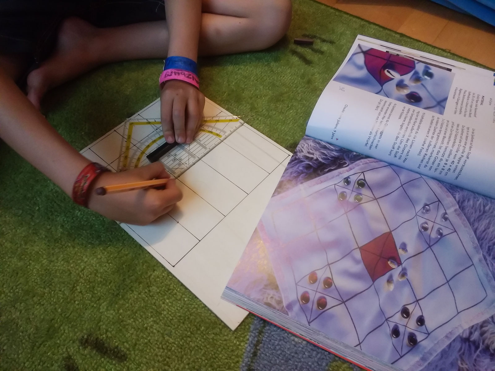 Aufzeichnen des Plans auf Sperrholz